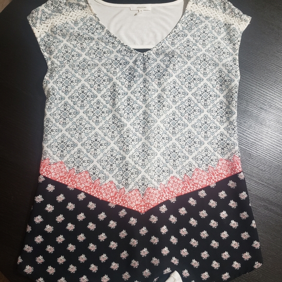 Maurices Cap Sleeve Floral V-Neck Top - Picture 6 of 8